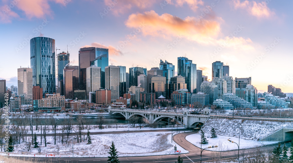 Obraz premium Calgary's skyline on a cool winter evening.