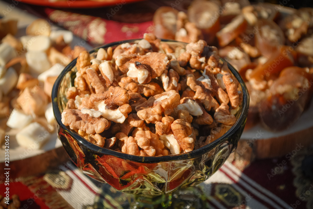 Obraz premium Nuts in a glass bowl/pot.