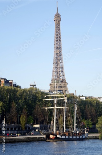 Paris ship on the Seine