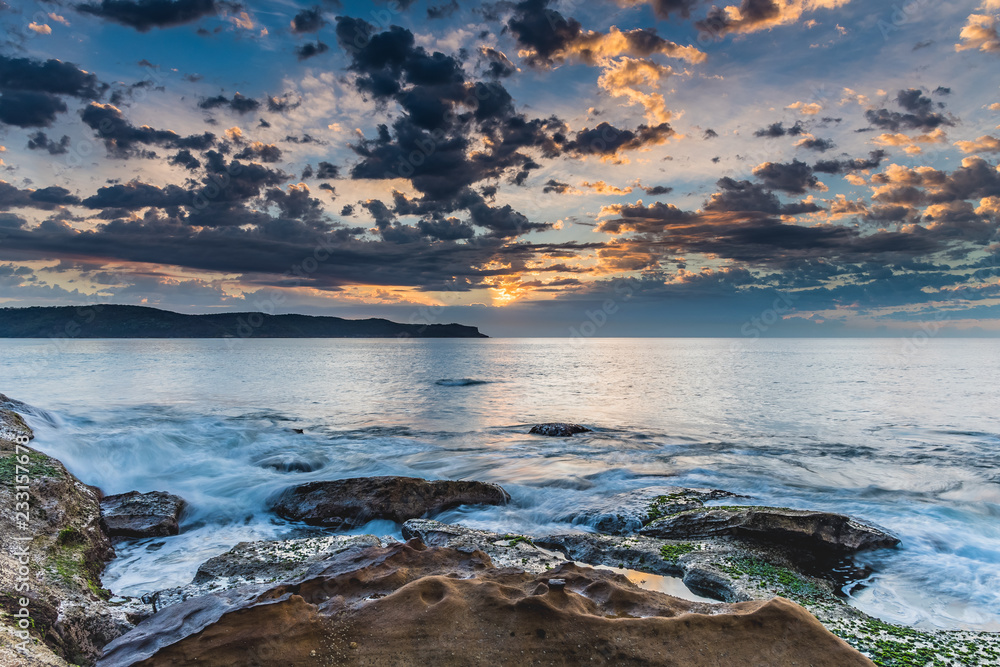 Naklejka premium Sunrise Seascape with Clouds