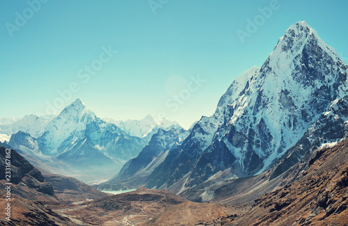 Mountain peak Everest. Highest mountain in the world. National Park, Nepal. © Andrii Vergeles