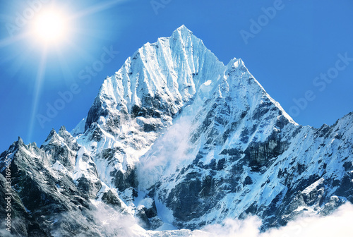 Fototapeta Naklejka Na Ścianę i Meble -  Mountain peak Everest. Highest mountain in the world. National Park, Nepal.