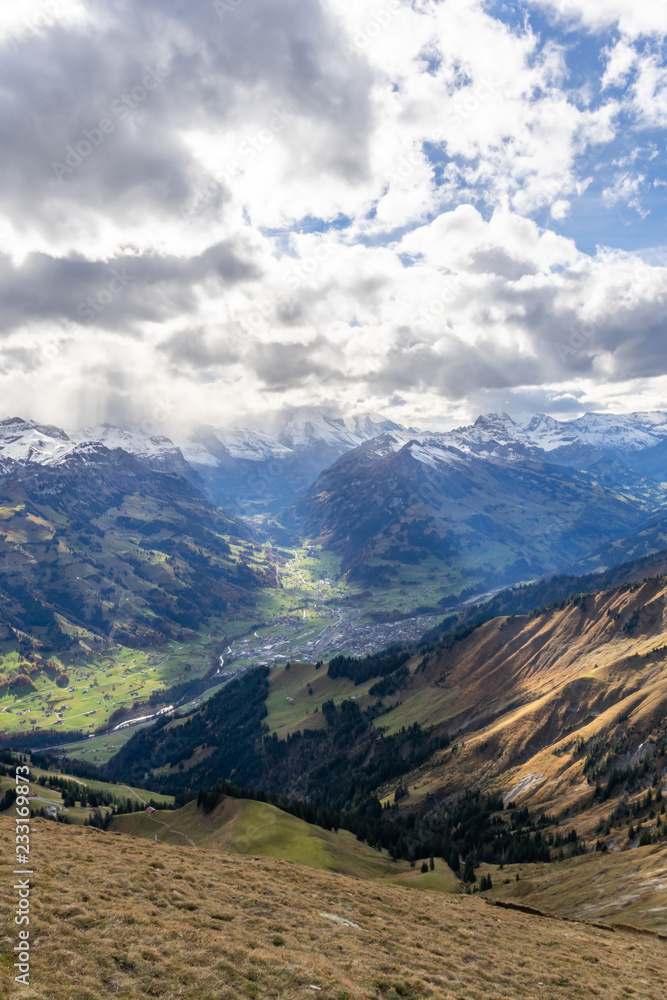 Blick auf die Schweizer Alpen – Berner Oberland, Schweiz