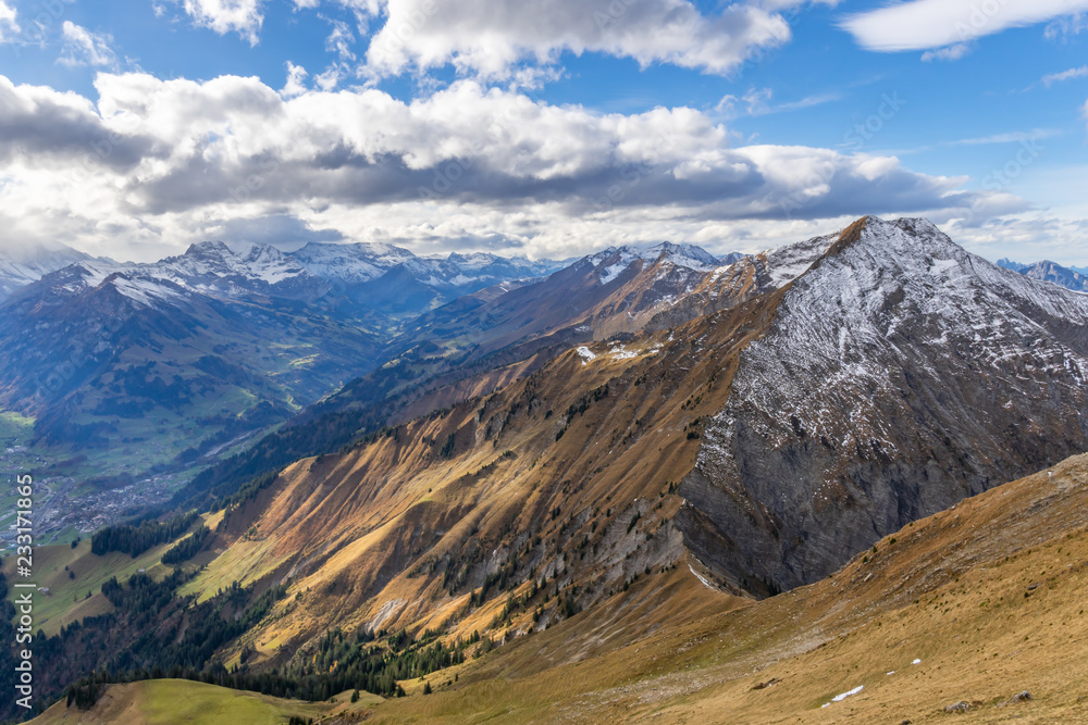 Blick auf die Schweizer Alpen – Berner Oberland, Schweiz Blick auf die Schweizer Alpen – Berner Oberland, Schweiz