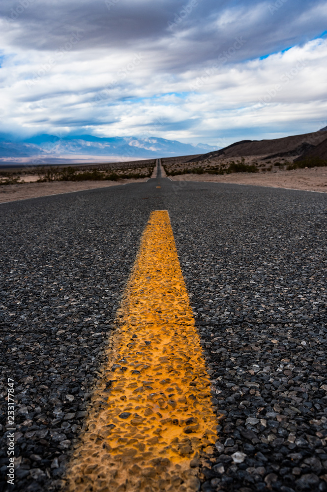 Naklejka premium Road asphalt texture through Death Valley National Park