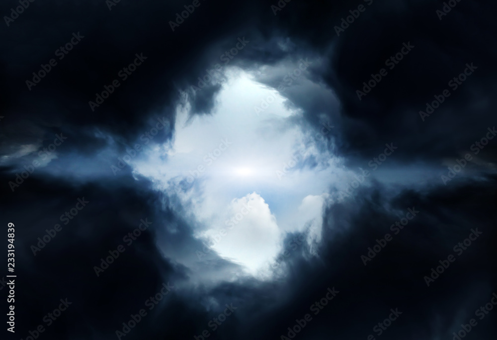 Obraz premium Hole in the Dramatic Clouds