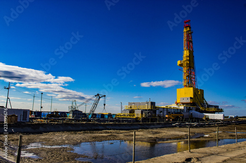 Rig in the summer from the side of the barn