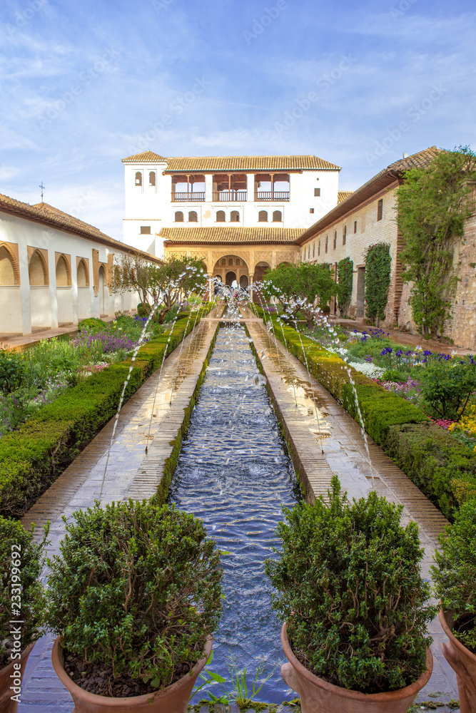 Generalife's Springbrunnen, Buchsbaum Garten und Innenhof in der Alhambra von Granada, Spanien, Andalusien