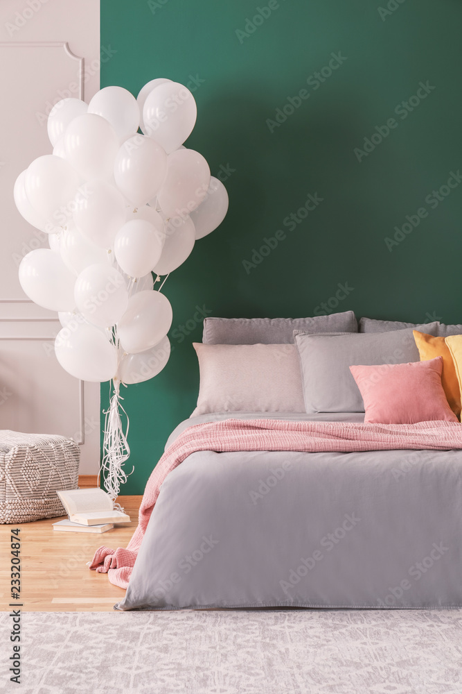 grey bedding, pink pillow 
