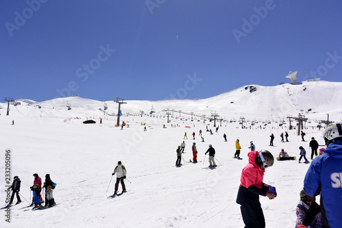 Skiers goes down of the snowy mountains of Sierra Nevada