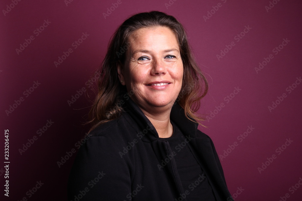 Woman in front of a colored background Woman in front of a colored background