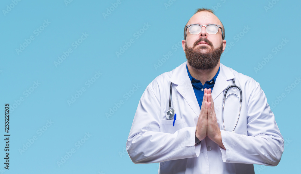 Young caucasian hipster man wearing sunglasses over isolated background cheerful with a smile of face pointing with hand and finger up to the side with happy and natural expression on face Young caucasian hipster man wearing sunglasses over isolated background cheerful with a smile of face pointing with hand and finger up to the side with happy and natural expression on face