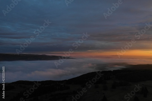 Sonnenaufgang aus der Luft