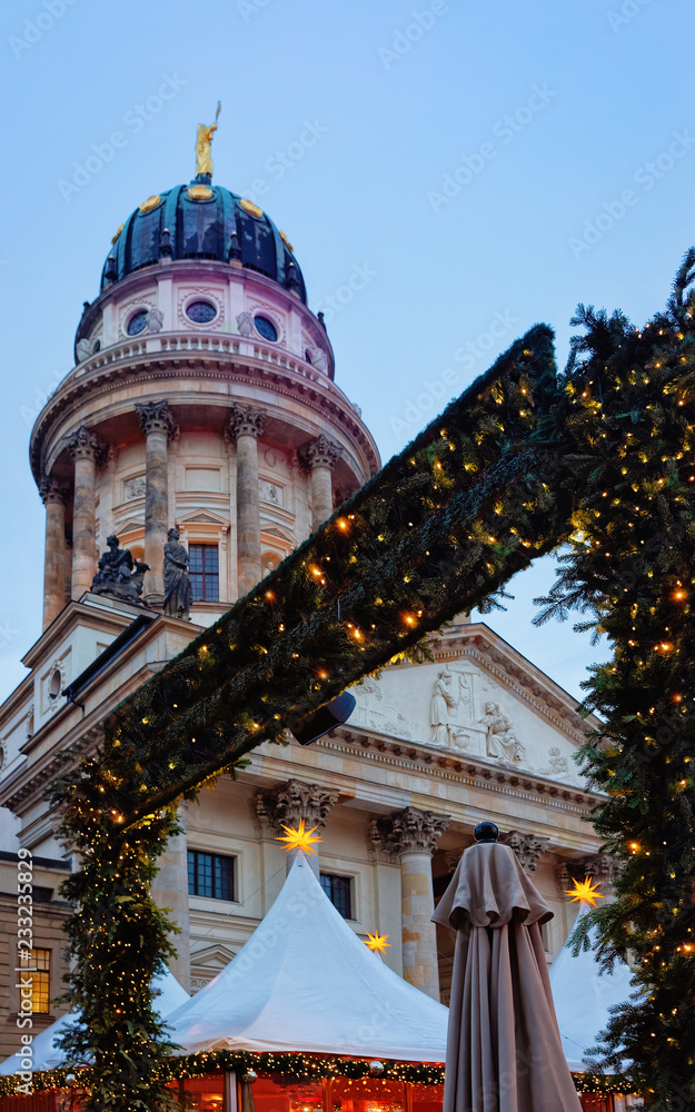 Fototapeta premium Night Christmas Market in Gendarmenmarkt Winter Berlin
