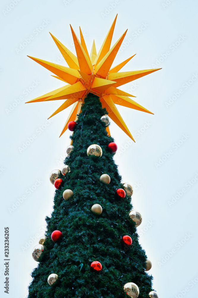 Obraz premium Christmas Tree near Kaiser Wilhelm Memorial Church Berlin