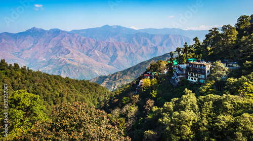 Breathtaking beauty of mountains Mussoorie in india, wallpaper scenery
