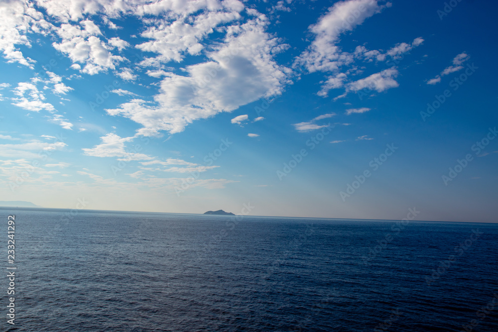 The horizon at sea