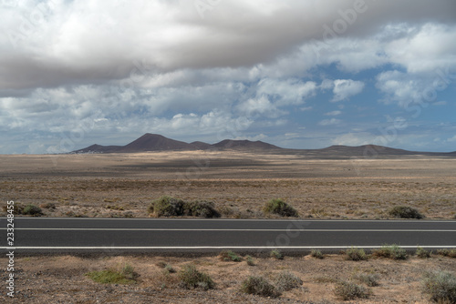 Obraz na plátně Road going through wilderness area, Lanzarote Island, Canary
