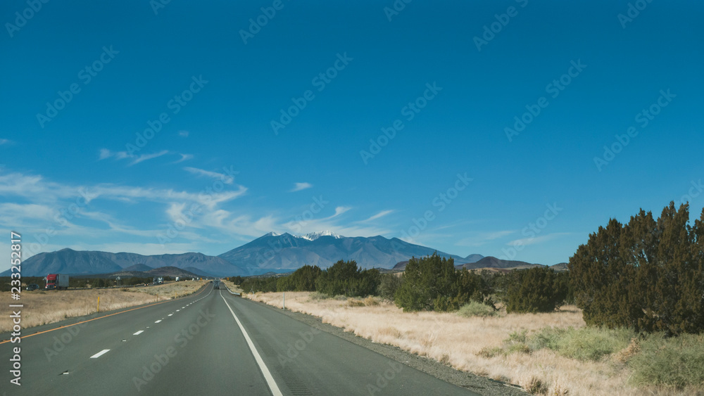 Naklejka premium Humphreys Peak near Flagstaff, Arizona, from the highway