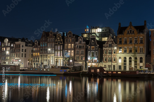 Falling Houses - Amsterdam © Rui