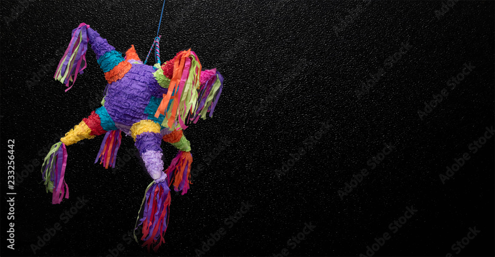 piñata colorida de papel con fondo negro amarillo para celebracion, fiesta,  navidad, año nuevo, tarjeta Stock Photo | Adobe Stock