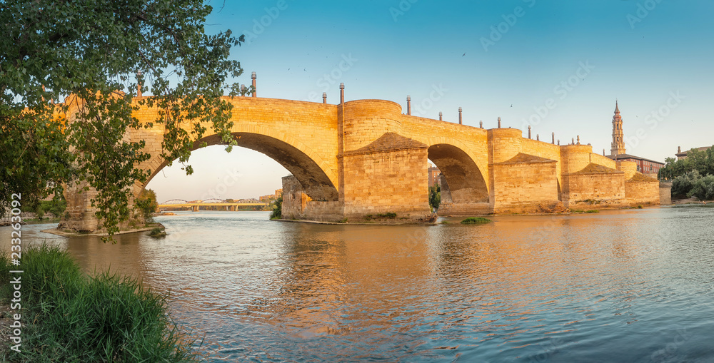 Piedra Stone Bridge over Ebro river in Zaragoza. Aragon, Spain