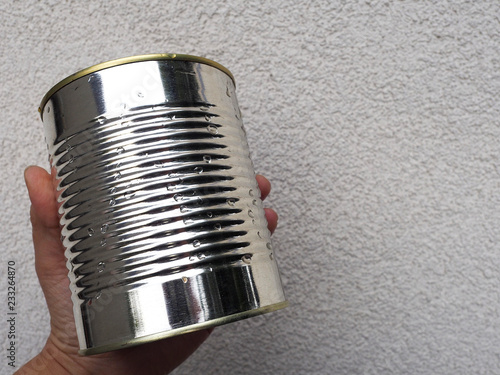 Lata de aluminio. Concepto de reciclaje, espacio para texto.