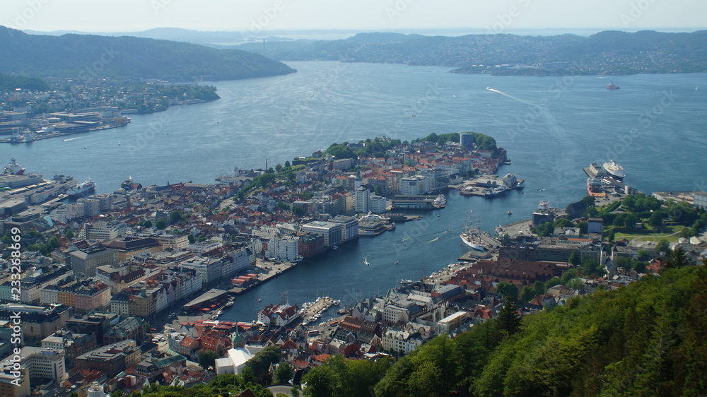 Widok na Bergen ze wzgórza Floyen