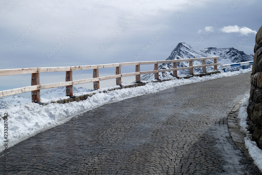 Großglockner Hochalpenstraße im September, Auffahrt zur Edelweißspitze Großglockner Hochalpenstraße im September, Auffahrt zur Edelweißspitze