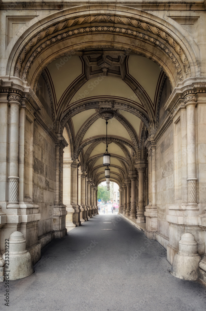 Φωτογραφία Archway in Vienna / Scenic view of a beautiful arcade with vaulted ceilings in a public building in Vienna, Austria