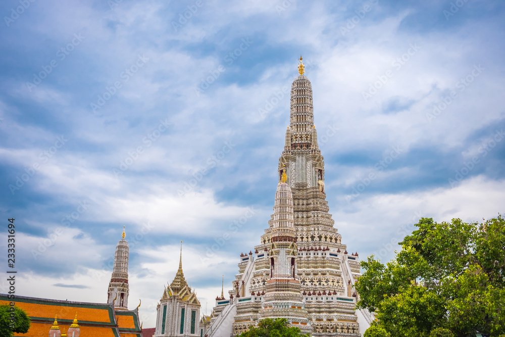 Fototapeta premium Wat Arun pagoda is a tourist attraction of Thailand. It is located in Bangkok, the capital of Thailand. Which is very beautiful.