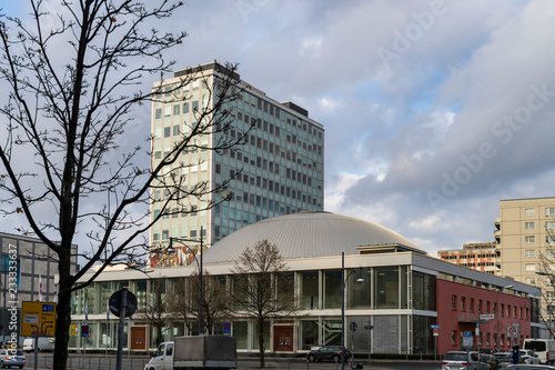 Photography bcc und Haus des Lehrers am Berliner Alexanderplatz an einem sonnigen Herbsttag