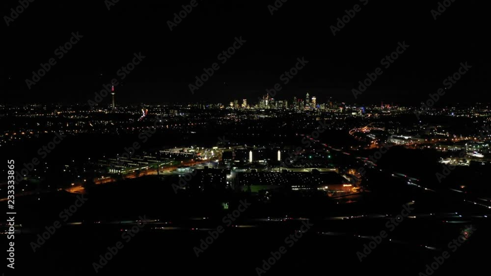 Frankfurt aus der Luft bei Nacht - Skyline und Autobahnen Frankfurt aus der Luft bei Nacht - Skyline und Autobahnen