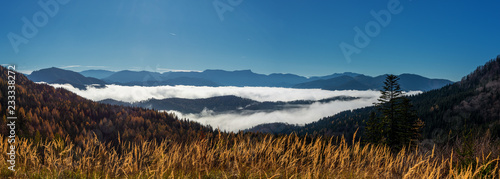 Herbstpanorama über den Gutensteiner Alpen photo