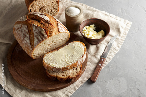 Obraz na płótnie Artisan sliced toast bread with butter and sugar on wooden cutting board w salonie