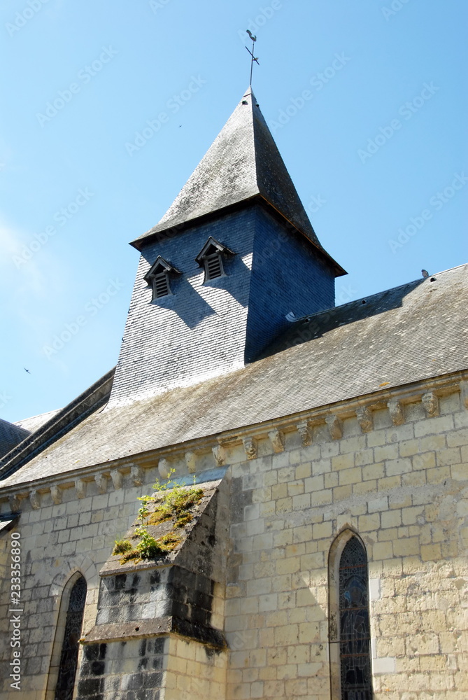 Ville de Noyers-sur-Cher, clocher de l'église Saint-Sylvain, style gothique angevin (XIIe-XIIIe et XVIe siècles), département du Loir-et-Cher, France