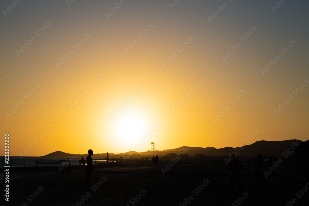 Puesta de sol en playa del Caribe