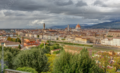 Vue panoramique de Florence depuis la place Michelangelo - Toscane - Italie © panosud360