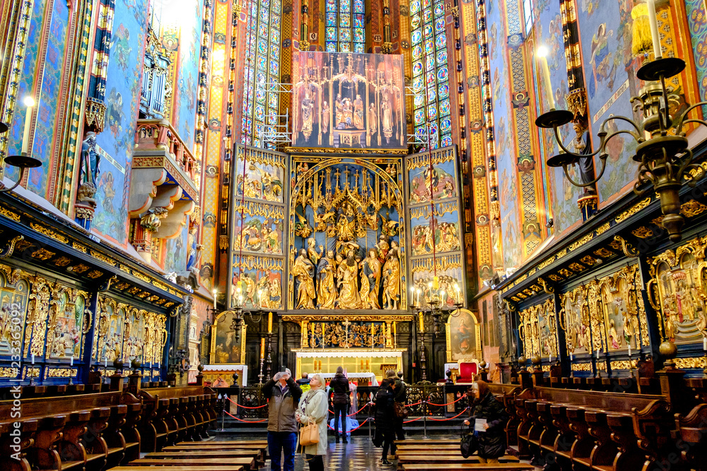 Obraz premium High Altar by Veit Stoss (Dates from 1478) Church of St Mary in the Main Square (Rynek Glowny), Krakow, Poland. 10-12-2015