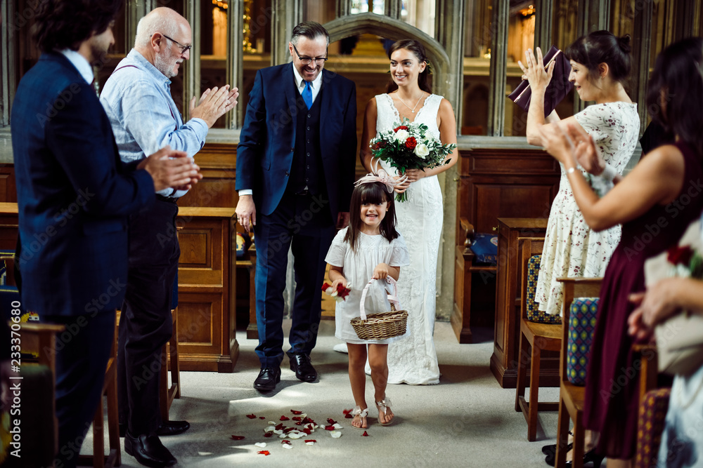 Obraz premium Flower girl walking down the aisle