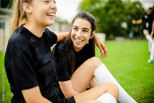 Φωτογραφία Female football players and friendship concept