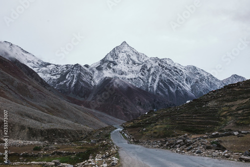 Canvas Print Road to the Himalaya mountains