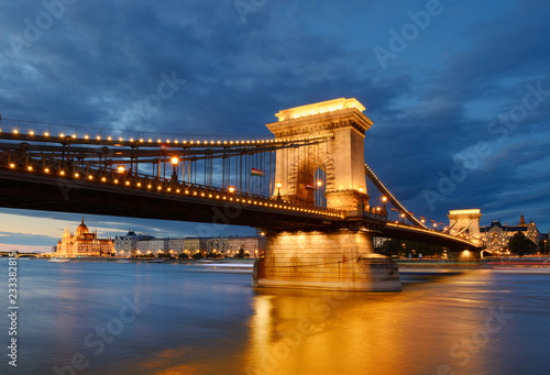 Chain bridge in budapest, night view