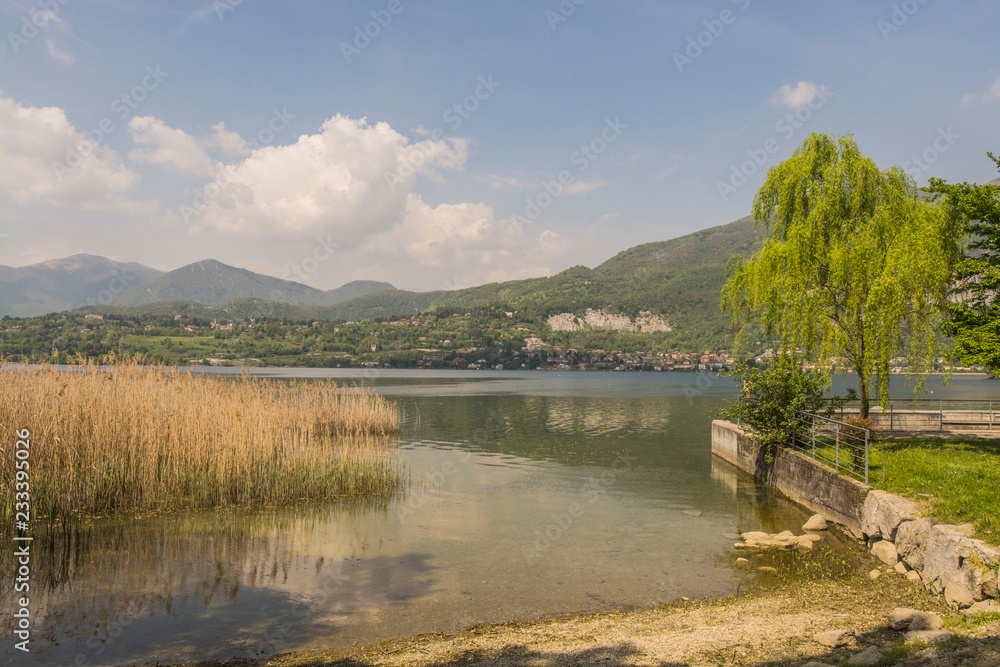 Obraz premium Pusiano lake , panorama , Italy
