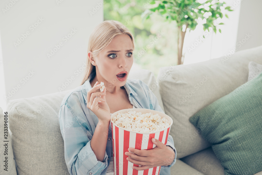 Naklejka premium Omg! Close up face photo portrait of terrified frightened afraid