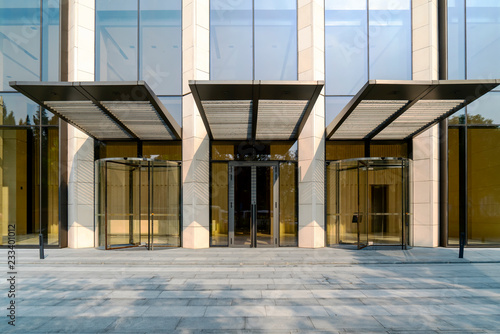 Fotografija Glass doors for modern architecture..