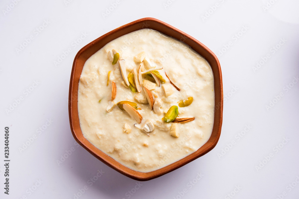 Φωτογραφία Sweet Rabdi or Lachha Rabri or basundi, made with pure milk garnished with dry fruits
