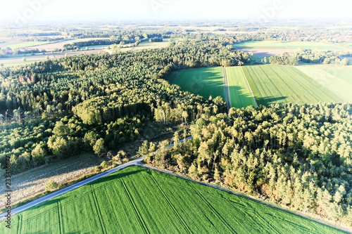 Fototapeta Naklejka Na Ścianę i Meble -  Luftbild, Luftaufnahme von Saftig grünes Feld