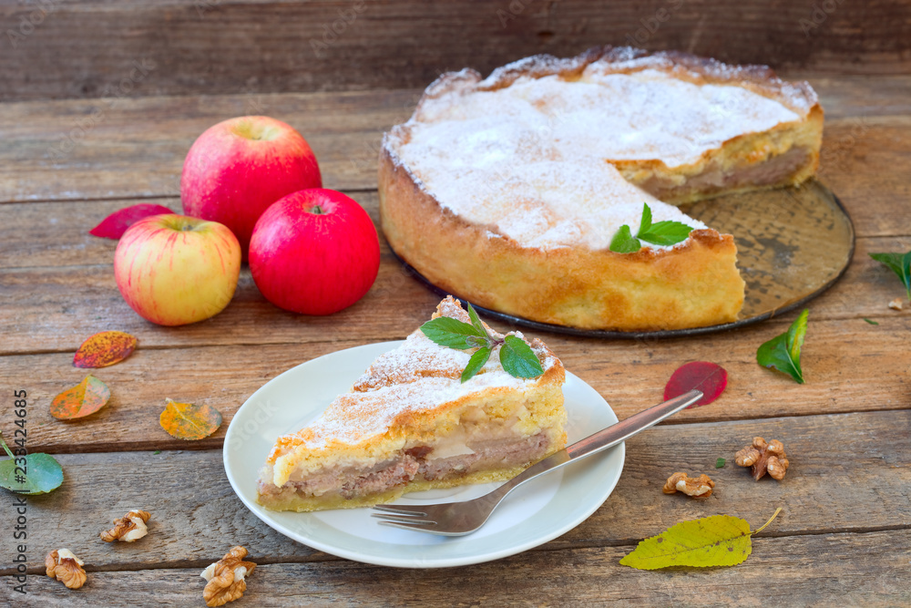 Apfelkuchen mit Nüssen Apfelkuchen mit Nüssen
