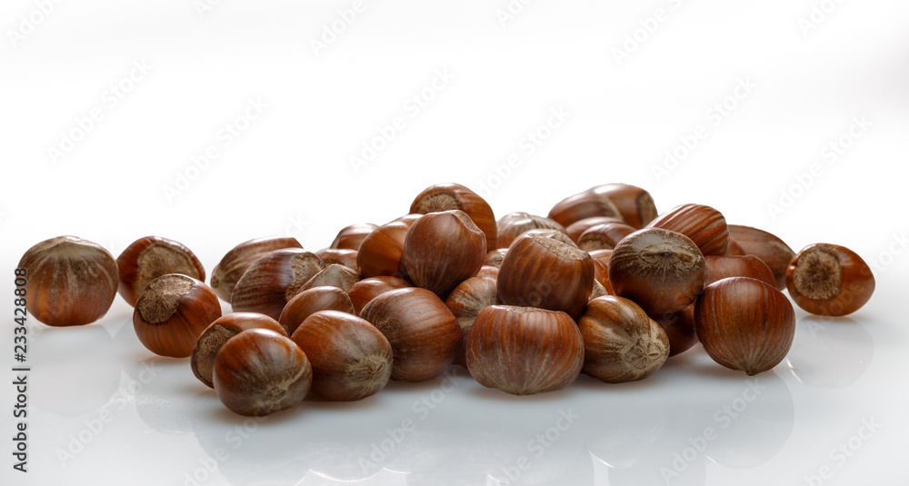 Obraz premium Hazelnut Scattering